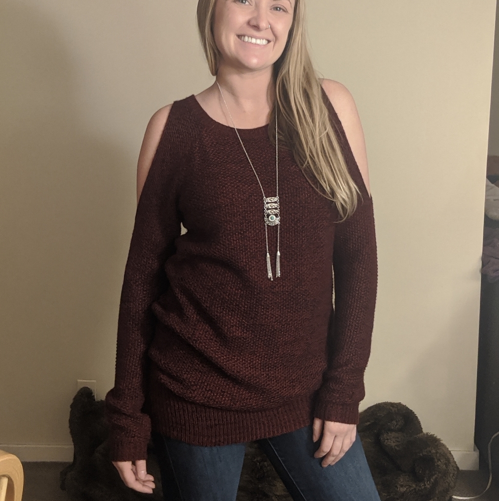 Maroon peep-shoulder sweater